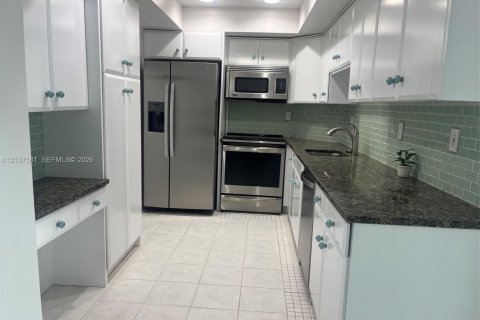 Купить кондоминиум в Санни-Айлс-Бич, Флорида 2 спальни, 104.05м2, № 2428191 - фото 19