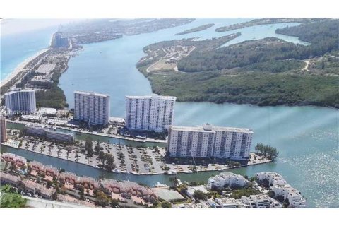 Condo à Sunny Isles Beach, Floride, 2 chambres  № 2428191
