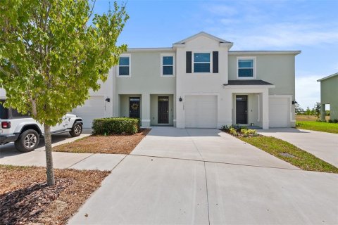 Adosado en ANGELINE en Land O' Lakes, Florida 3 dormitorios, 155.43 m2 № 2093594