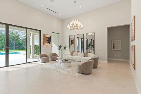 Villa ou maison à vendre à Miami, Floride: 5 chambres, 465.07 m2 № 1949329 - photo 11