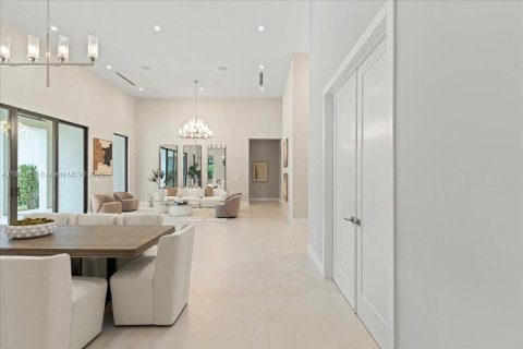 Villa ou maison à vendre à Miami, Floride: 5 chambres, 465.07 m2 № 1949329 - photo 18