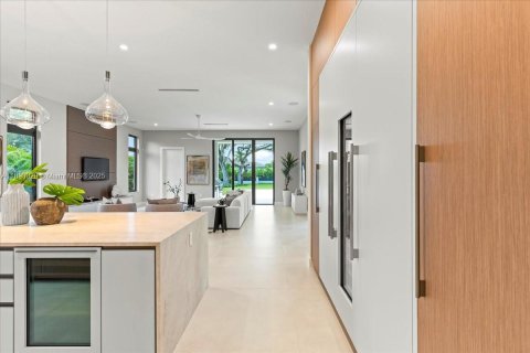 Villa ou maison à vendre à Miami, Floride: 5 chambres, 465.07 m2 № 1949329 - photo 22