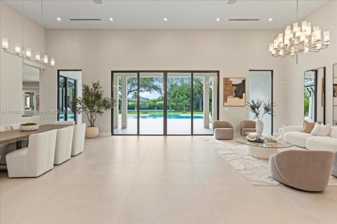 Villa ou maison à vendre à Miami, Floride: 5 chambres, 465.07 m2 № 1949329 - photo 3
