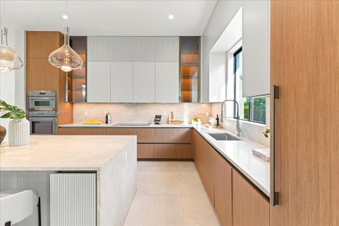 Villa ou maison à vendre à Miami, Floride: 5 chambres, 465.07 m2 № 1949329 - photo 24