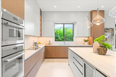 Villa ou maison à vendre à Miami, Floride: 5 chambres, 465.07 m2 № 1949329 - photo 23