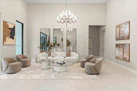 Villa ou maison à vendre à Miami, Floride: 5 chambres, 465.07 m2 № 1949329 - photo 12