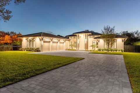 Villa ou maison à vendre à Miami, Floride: 5 chambres, 465.07 m2 № 1949329 - photo 5