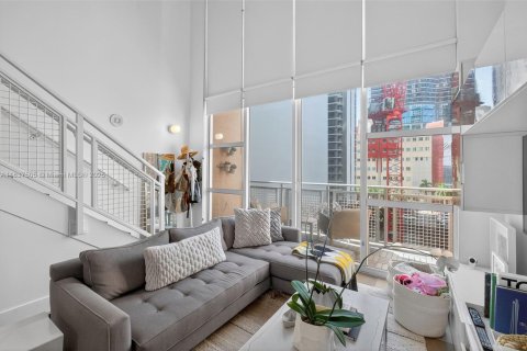 Condo in Miami, Florida, 1 bedroom  № 1821932 - photo 6