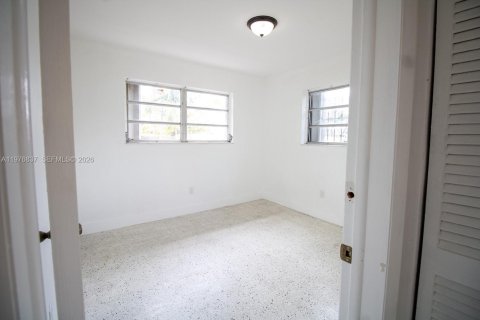 House in Miami, Florida 3 bedrooms, 92.9 sq.m. № 2040606 - photo 18