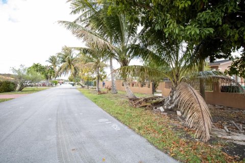 House in Miami, Florida 3 bedrooms, 92.9 sq.m. № 2040606 - photo 7