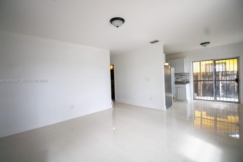 House in Miami, Florida 3 bedrooms, 92.9 sq.m. № 2040606 - photo 9