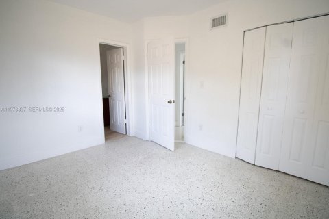House in Miami, Florida 3 bedrooms, 92.9 sq.m. № 2040606 - photo 17