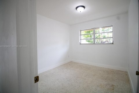 House in Miami, Florida 3 bedrooms, 92.9 sq.m. № 2040606 - photo 15
