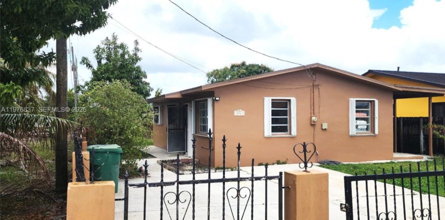 House in Miami, Florida 3 bedrooms, 92.9 sq.m. № 2040606