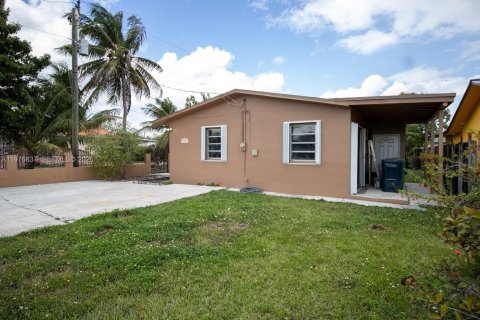 House in Miami, Florida 3 bedrooms, 92.9 sq.m. № 2040606 - photo 4