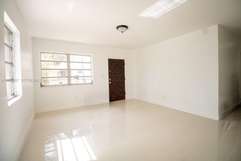 House in Miami, Florida 3 bedrooms, 92.9 sq.m. № 2040606 - photo 11
