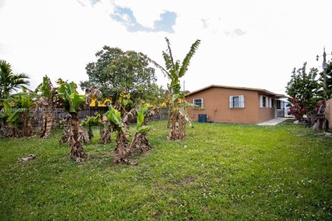 House in Miami, Florida 3 bedrooms, 92.9 sq.m. № 2040606 - photo 20