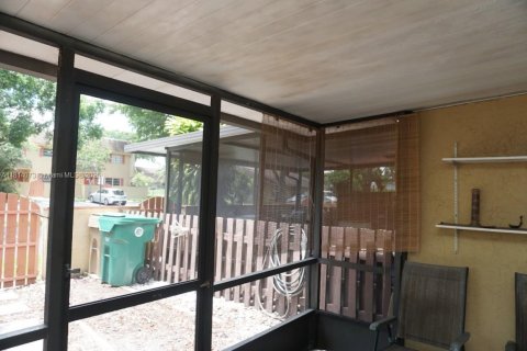Condo in Davie, Florida, 2 bedrooms  № 1762835 - photo 6