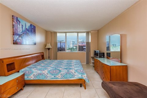 Condominio en venta en Hallandale Beach, Florida, 1 dormitorio, 68.84 m2 № 1984914 - foto 21