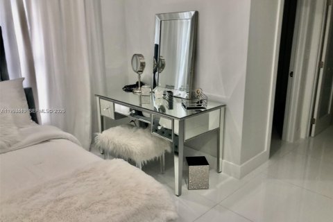 Снять в аренду кондоминиум в Форт-Лодердейл, Флорида 2 спальни, 164.53м2, № 2153656 - фото 19