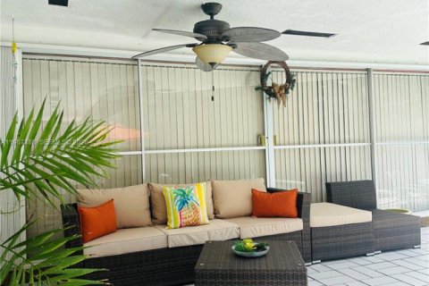 Villa ou maison à vendre à Palmetto Bay, Floride: 2 chambres, 174.56 m2 № 2029600 - photo 3