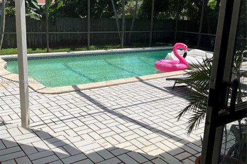 Villa ou maison à vendre à Palmetto Bay, Floride: 2 chambres, 174.56 m2 № 2029600 - photo 2