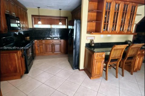 Villa ou maison à vendre à Palmetto Bay, Floride: 2 chambres, 174.56 m2 № 2029600 - photo 5