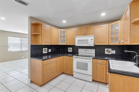 Villa ou maison à louer à Fort Lauderdale, Floride: 3 chambres, 80.82 m2 № 1999558 - photo 5