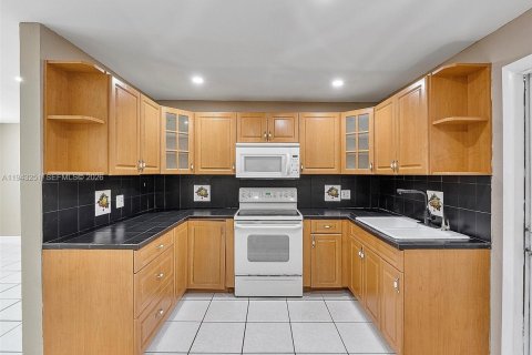 Villa ou maison à louer à Fort Lauderdale, Floride: 3 chambres, 80.82 m2 № 1999558 - photo 6