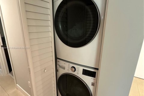 Copropriété à louer à Miami, Floride: 2 chambres, 114.36 m2 № 1891425 - photo 15