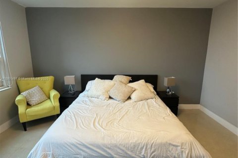 Condo in Miami, Florida, 2 bedrooms  № 1891425 - photo 15