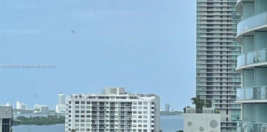 Condo in Miami, Florida, 2 bedrooms  № 1891425