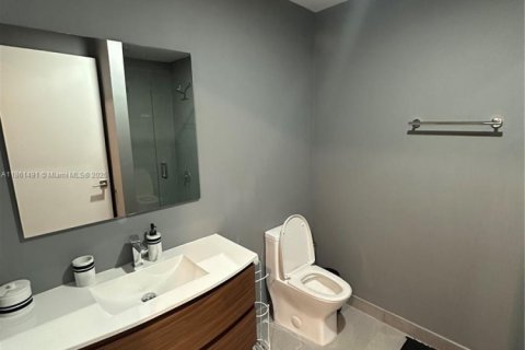 Condo in Miami, Florida, 2 bedrooms  № 1891425 - photo 18