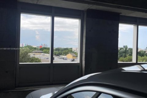 Condo in Miami, Florida, 2 bedrooms  № 1891425 - photo 4