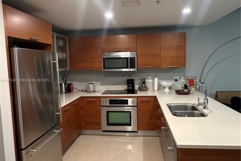 Condo in Miami, Florida, 2 bedrooms  № 1891425 - photo 10