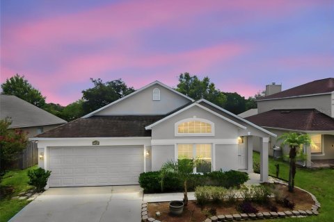 House in Orlando, Florida 5 bedrooms, 184.32 sq.m. № 2225190