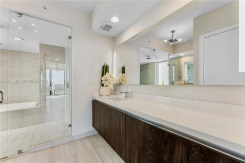 Condo in Fort Lauderdale, Florida, 2 bedrooms  № 2418107 - photo 13