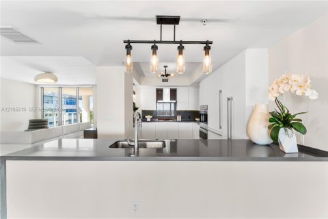 Condo in Fort Lauderdale, Florida, 2 bedrooms  № 2418107 - photo 9