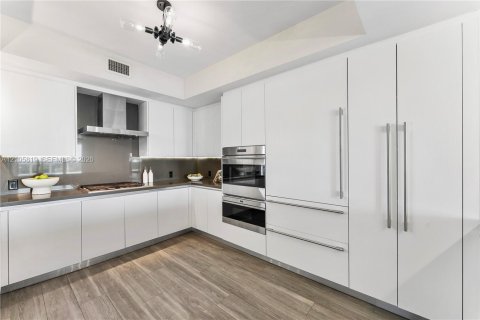 Condo in Fort Lauderdale, Florida, 2 bedrooms  № 2418107 - photo 10