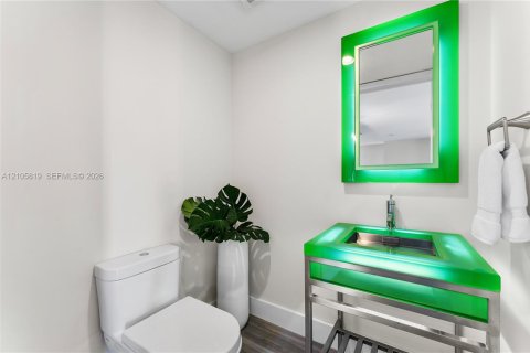 Condo in Fort Lauderdale, Florida, 2 bedrooms  № 2418107 - photo 18