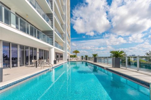 Condo in Fort Lauderdale, Florida, 2 bedrooms  № 2418107 - photo 30