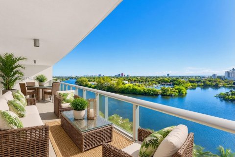 Condo in Fort Lauderdale, Florida, 2 bedrooms  № 2418107