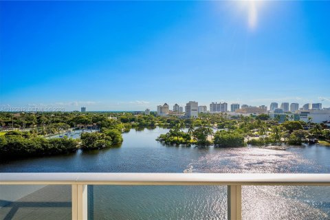 Condo in Fort Lauderdale, Florida, 2 bedrooms  № 2418107 - photo 2