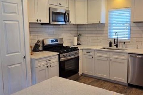 House in New Port Richey, Florida 2 bedrooms, 118.54 sq.m. № 2230642 - photo 12