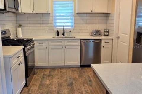 House in New Port Richey, Florida 2 bedrooms, 118.54 sq.m. № 2230642 - photo 11
