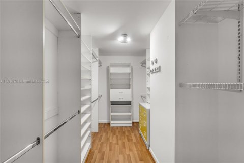 Condominio en venta en Hallandale Beach, Florida, 2 dormitorios, 130.06 m2 № 1738341 - foto 12