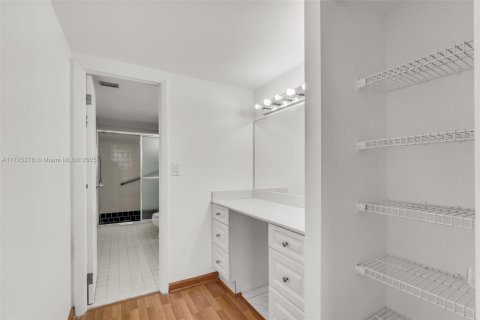 Condominio en venta en Hallandale Beach, Florida, 2 dormitorios, 130.06 m2 № 1738341 - foto 8