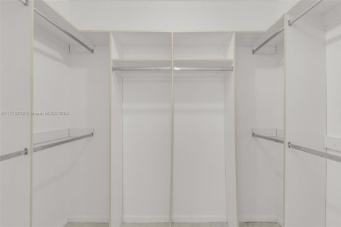 Condominio en venta en Hallandale Beach, Florida, 2 dormitorios, 130.06 m2 № 1738341 - foto 17