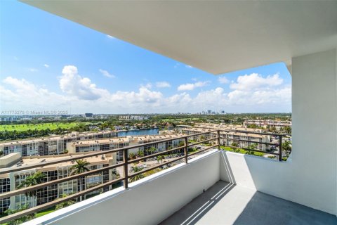 Condominio en venta en Hallandale Beach, Florida, 2 dormitorios, 130.06 m2 № 1738341 - foto 18