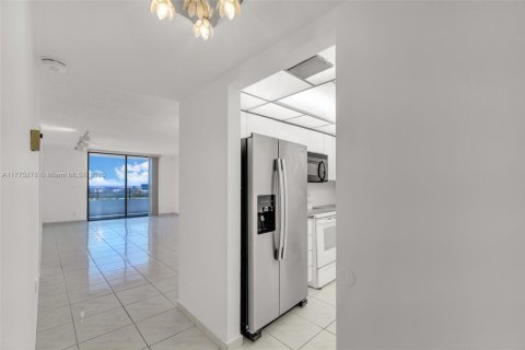 Condominio en venta en Hallandale Beach, Florida, 2 dormitorios, 130.06 m2 № 1738341 - foto 3